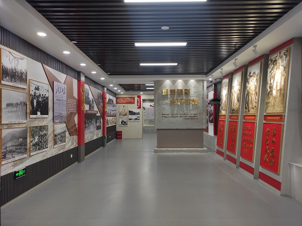 03十三陵水库展览馆展厅1.jpg
