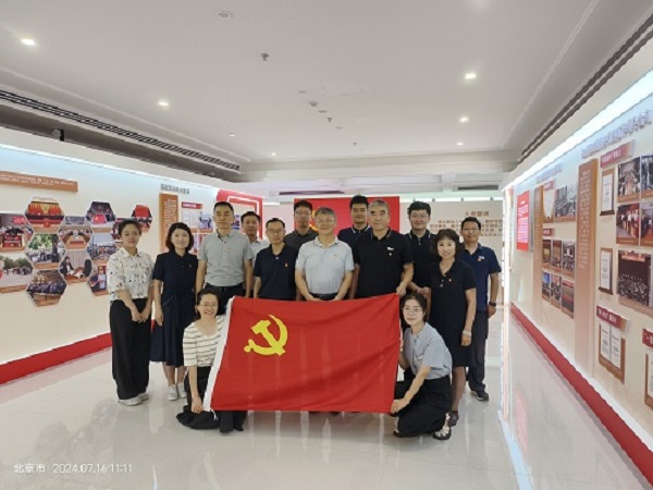 党员合影.jpg