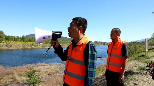 图5：密云区台灣娛樂城潮白河道管理所工作人员巡查河道.jpg